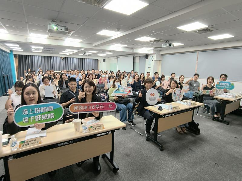 企業聘用運動指導員說明會參與企業代表合影